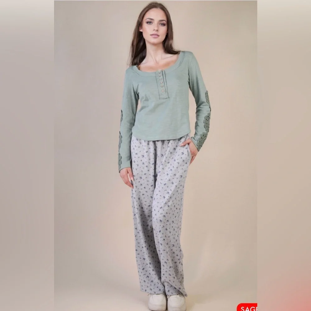 Very J Sage Crochet Sleeve Long Sleeve Henley Top-NWT - Picture 2 of 2